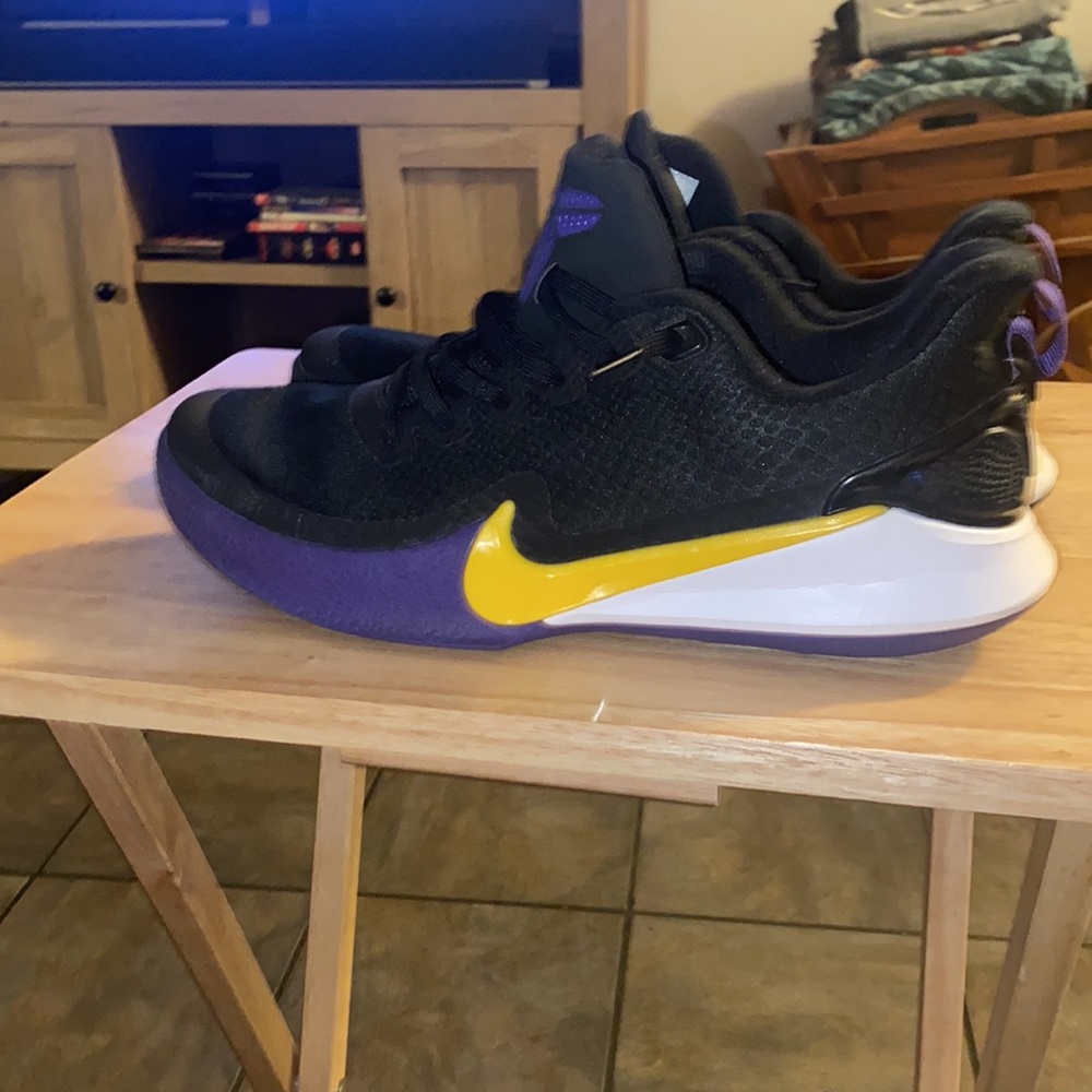 Nike - Picture 2 of 3